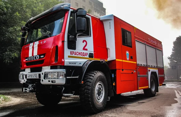 Krasnodar 'da bir ambar ateşi ile yangın kurtarma araba Iveco