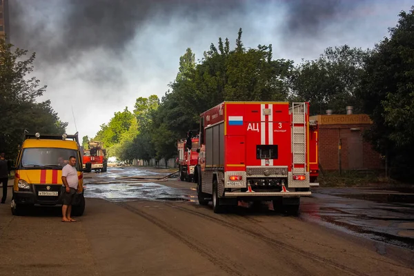 Vigili Del Fuoco Veicoli Emergenza Lavorano Deposito Antincendio Krasnodar — Foto Stock
