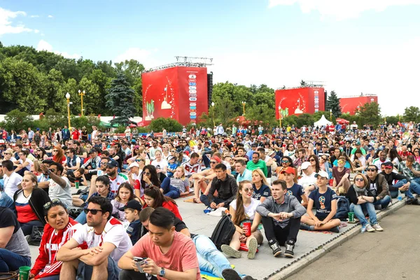 Rusya'nın Dünya Kupası 2018. Serçe tepelerde fan bölgedeki hayranları