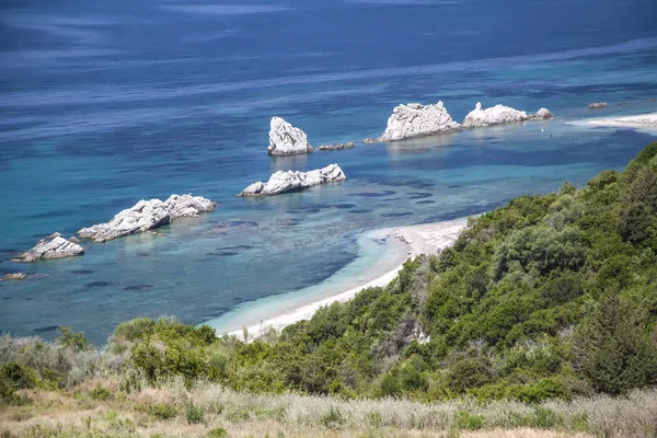 Praia selvagem perto da cidade de Preveza — Fotografia de Stock