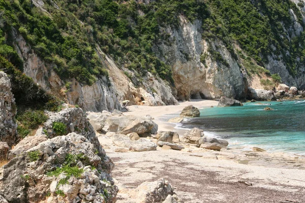 Hermosa playa salvaje en la isla de Cefalonia — Foto de Stock