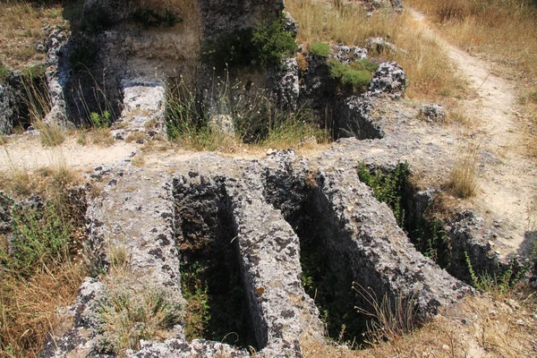 Mazarata köyü yakınlarında Miken zamanında ki definler