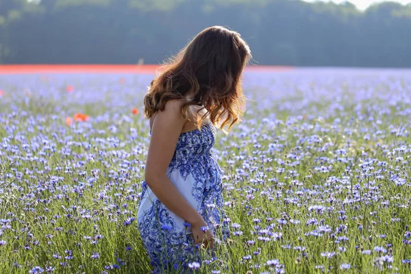 Мотивация для себя любимой...:)) - Страница 3 Depositphotos_201884596-stock-photo-cornflowers-girl-cornflower-blue