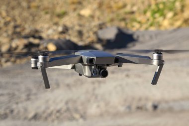 Uçak uçar / Dron çıkar