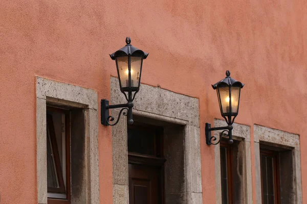 Rothenburg ob der Tauber 'de eski bir sokak lambası (Almanya)