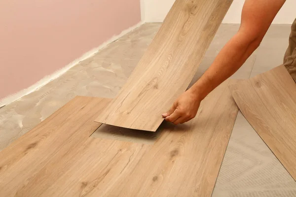 Work Laying Flooring Worker Installing New Vinyl Tile Floor — Stock Photo, Image