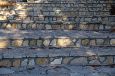 Doğal taş merdiven