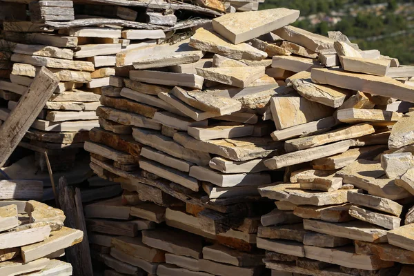 Taş döşeme şeklinde dilimlenmiş