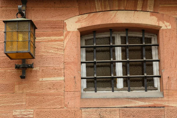 Ventanas Con Barras Antigua Casa Miltenberg Alemania —  Fotos de Stock