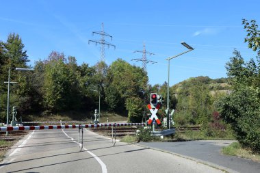 Demiryolu geçişi bariyer