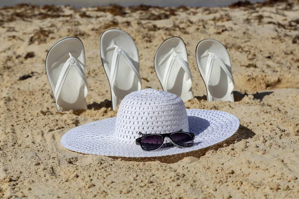 Sandalias Blancas Playa — Foto de Stock