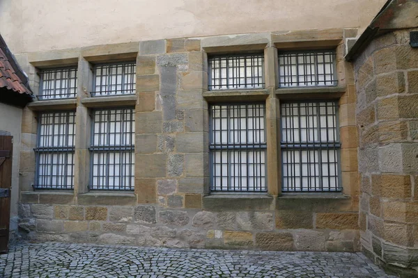 Metallstangen Den Fenstern Und Türen Der Burg — Stockfoto