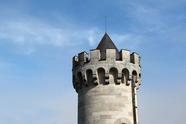 Torre Del Antiguo Castillo Con Almenas — Foto de Stock