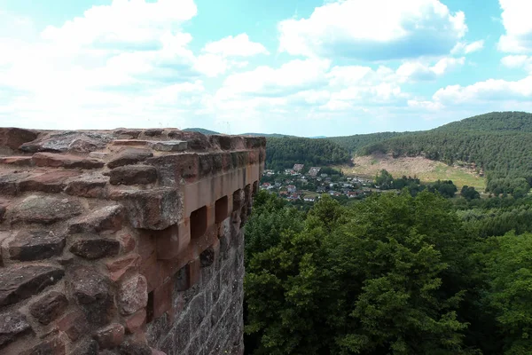 Part of the Drachenfels castle in Germany near the city of Dahn — Stock Photo, Image