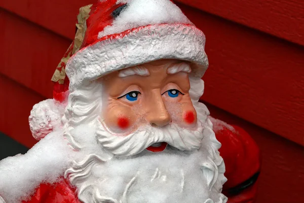 Ceramic Santa Claus at the entrance to the House — Stock Photo, Image