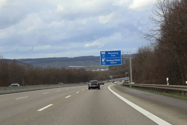 Trafic sur une autoroute allemande le mars 10, 2019 Allemagne — Photo