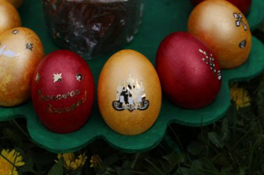 Paket, Paskalya kavramı renkli yumurta dekore edilmiş 