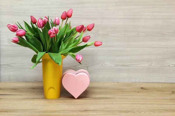 Still Life Piękne Czerwone Tulipany Serce — Zdjęcie stockowe