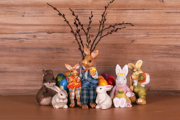 装饰兔子与鸡蛋 复活节概念 — 图库照片
