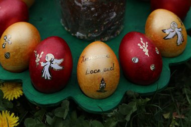 Paket, Paskalya kavramı renkli yumurta dekore edilmiş 