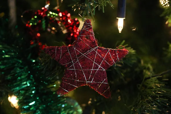 Árvore Natal Está Vestida Para Natal Natal — Fotografia de Stock