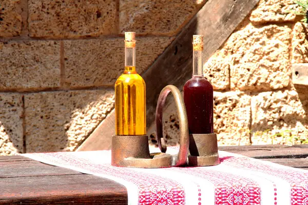 Azeite Vinagre Uma Garrafa Azeite Vinagre Mesa Restaurante — Fotografia de Stock