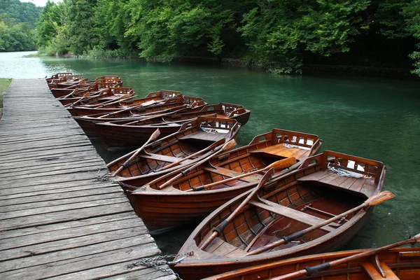 Човни Озері Кілька Дерев Яних Човнів Озері — стокове фото