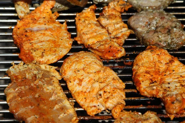 Mięso Kiełbaski Smażone Grillu — Zdjęcie stockowe