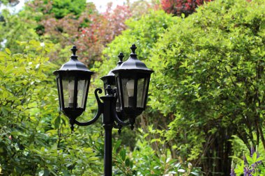 Eski metal sokak lambaları