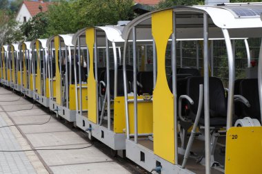 Güneşle ilgili yeti vagon ve pedal kontrolü