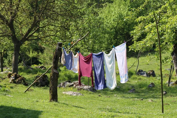 Wäsche Wird Auf Einem Seil Getrocknet — Stockfoto