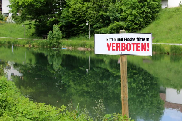 Lago Inscripción Etiqueta Ducks Fish Feed Forbidden — Foto de Stock