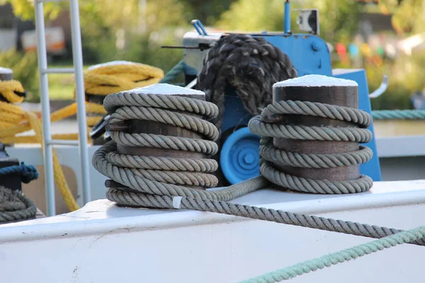 Förtöjning Linor Håller Båtar Och Yachter — Stockfoto