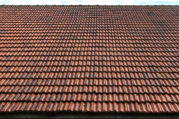 Telhado Telhado Coberto Com Telhas Vermelhas — Fotografia de Stock