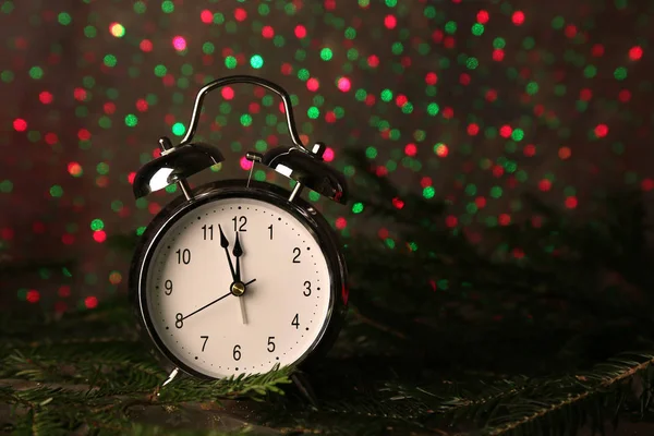 目覚まし時計レトロな組成古いアラーム付き時計 — ストック写真