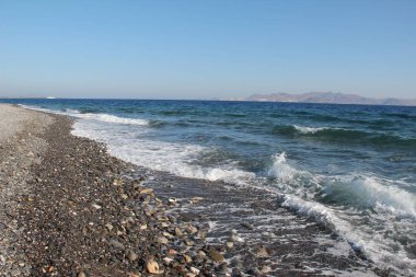 Dalgalar ile güzel deniz kıyısı
