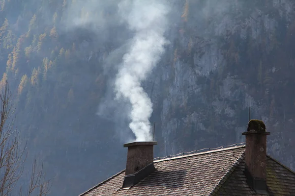 duman evin çatısında baca geliyor