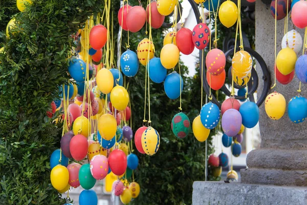 Ramas Decoradas Con Huevos Colores Concepto Pascua — Foto de Stock