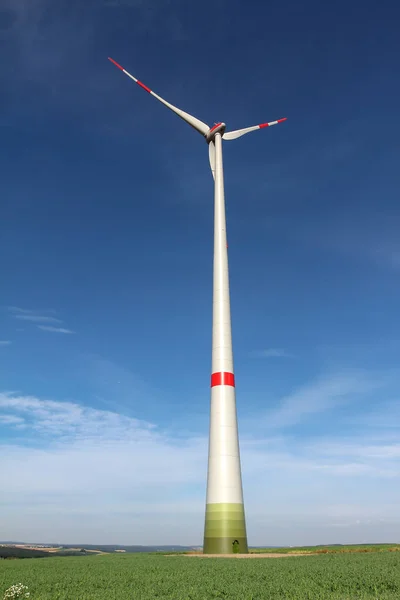 Windmühle Auf Blauem Himmel Hintergrund — Stockfoto