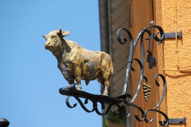 Binada dekoratif figürü