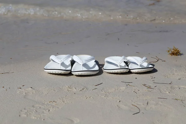 Sandalias Blancas Playa — Foto de Stock