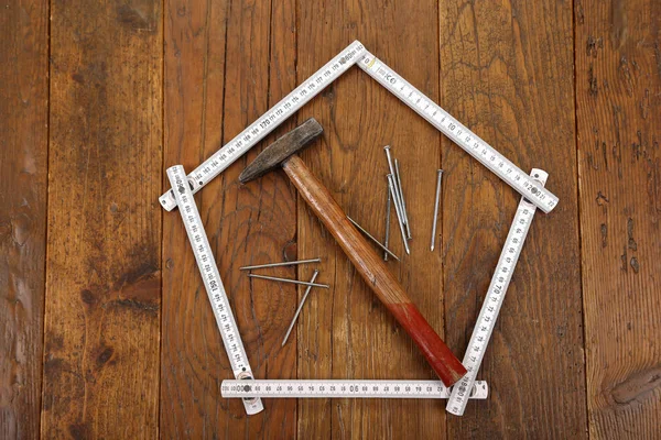 Bâtiment. Compositions avec un compteur de construction en bois . — Photo