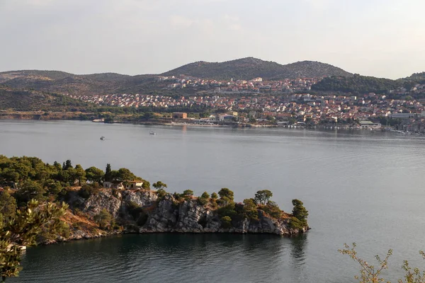 Kanál svatého Anthonyho ve Sibeniku v Chorvatsku — Stock fotografie