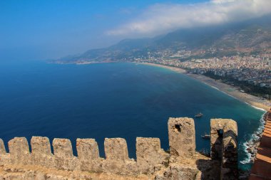 Türkiye'deki Alanya Kalesi'nden muhteşem plajlar manzarası