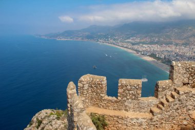 Türkiye'deki Alanya Kalesi'nden muhteşem plajlar manzarası