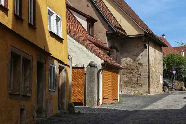 Traditionelle, farbenfrohe Bauten in der historischen Altstadt von Rothenburg ob der Tauber — Stockfoto