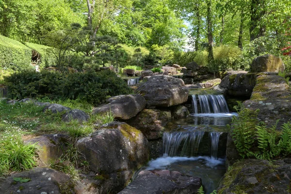 Beautiful waterfalls in the City Park in spring — Stock Photo, Image