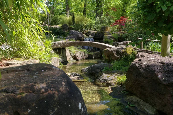 Beautiful waterfalls in the City Park in spring — Stock Photo, Image