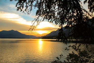 Avusturya 'da Wolfgangsee' de güzel bir gün batımı