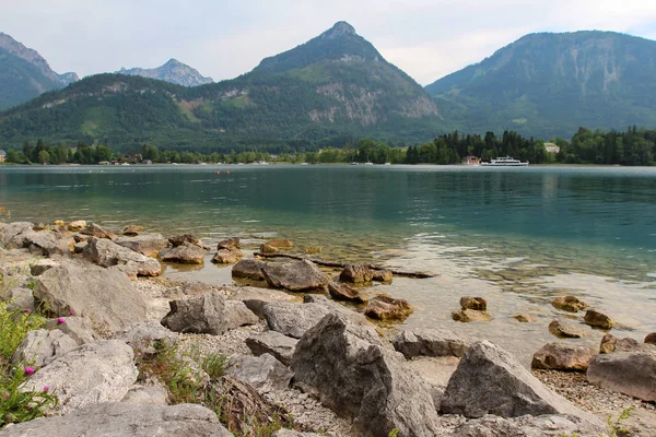 Lac Wolfgangsee en Autriche. Wolfgangsee est l'un des lacs les plus connus en Autriche . — Photo